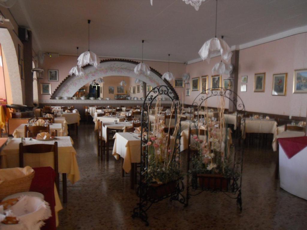 Albergo Giardino Toscolano Maderno Exterior foto