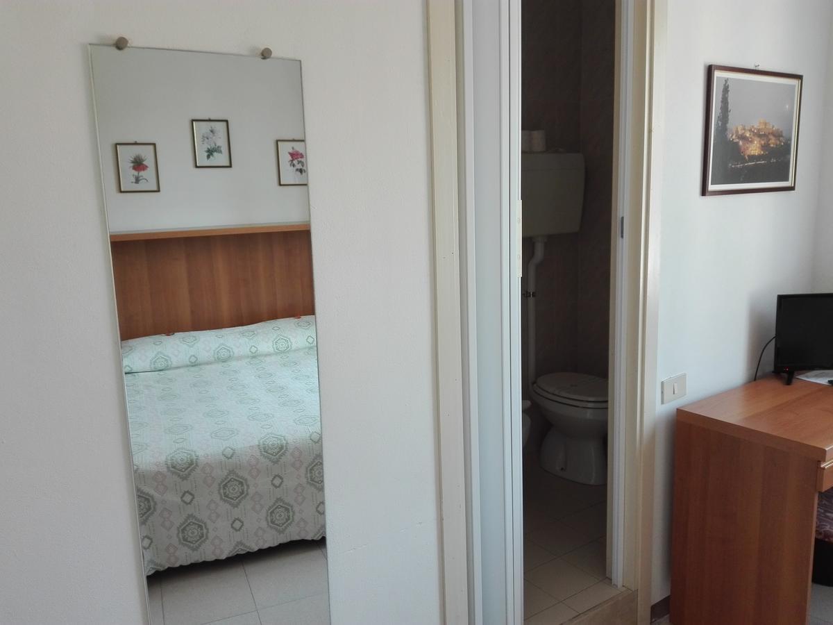 Albergo Giardino Toscolano Maderno Exterior foto
